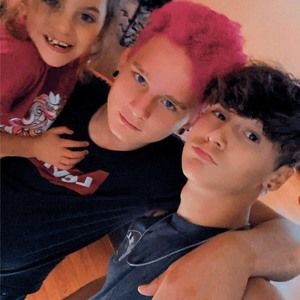 Meet your Posher, Dustin